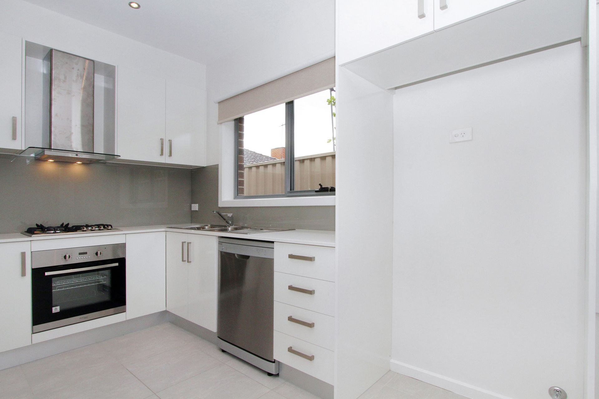 SLEEK, SPACIOUS & BRAND NEW   *Insp Tue 30th Sept @ 5:00pm*