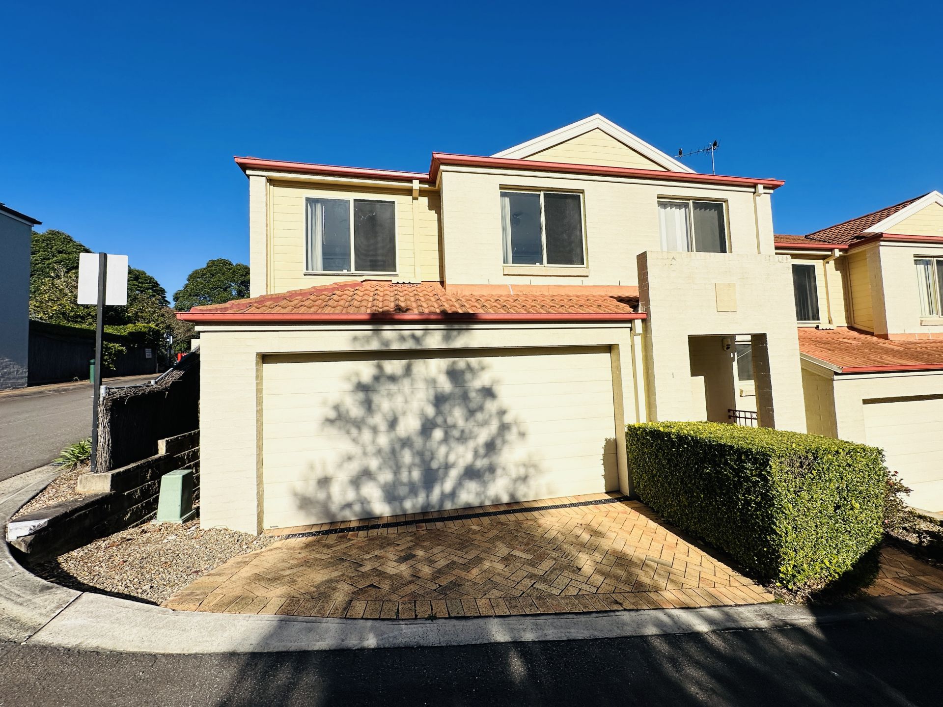 1-92-barina-downs-road-norwest-legend-property