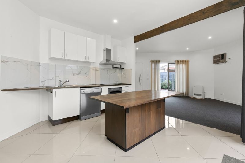 2/27 Main Street, Thomastown
