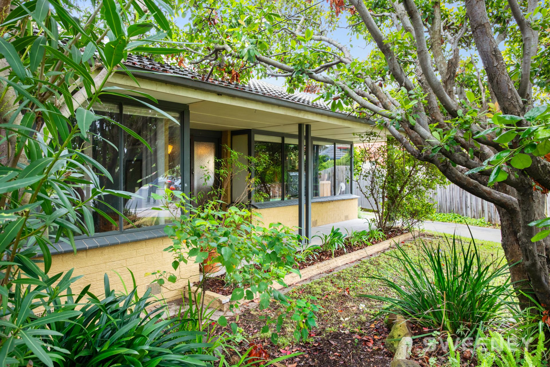 18 Simmons Drive, Seaholme - Thumbnail 2