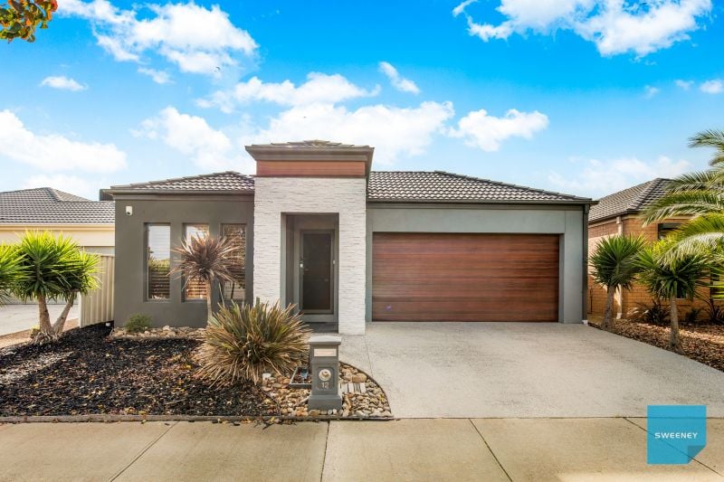 12 Carisbrook Street, Caroline Springs - Thumbnail 2