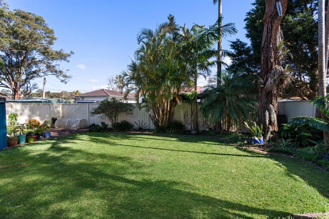 Real Estate For Sale 4 Kerry Crescent Berkeley Vale , NSW