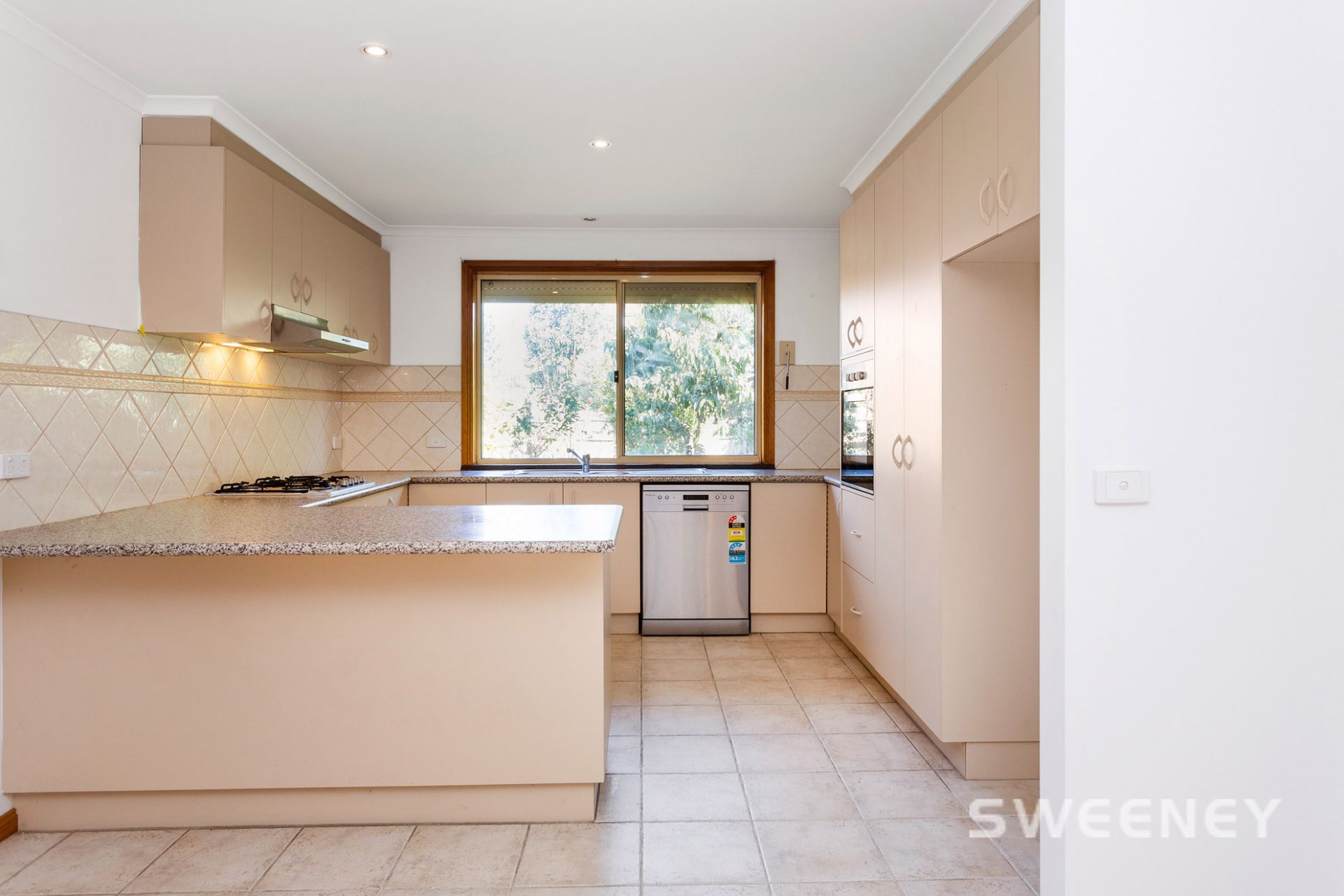 5 Harrison Court, Altona Meadows - Thumbnail 4