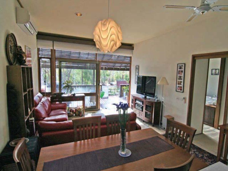 6 Wybalena Grove, Cook - Thumbnail 4