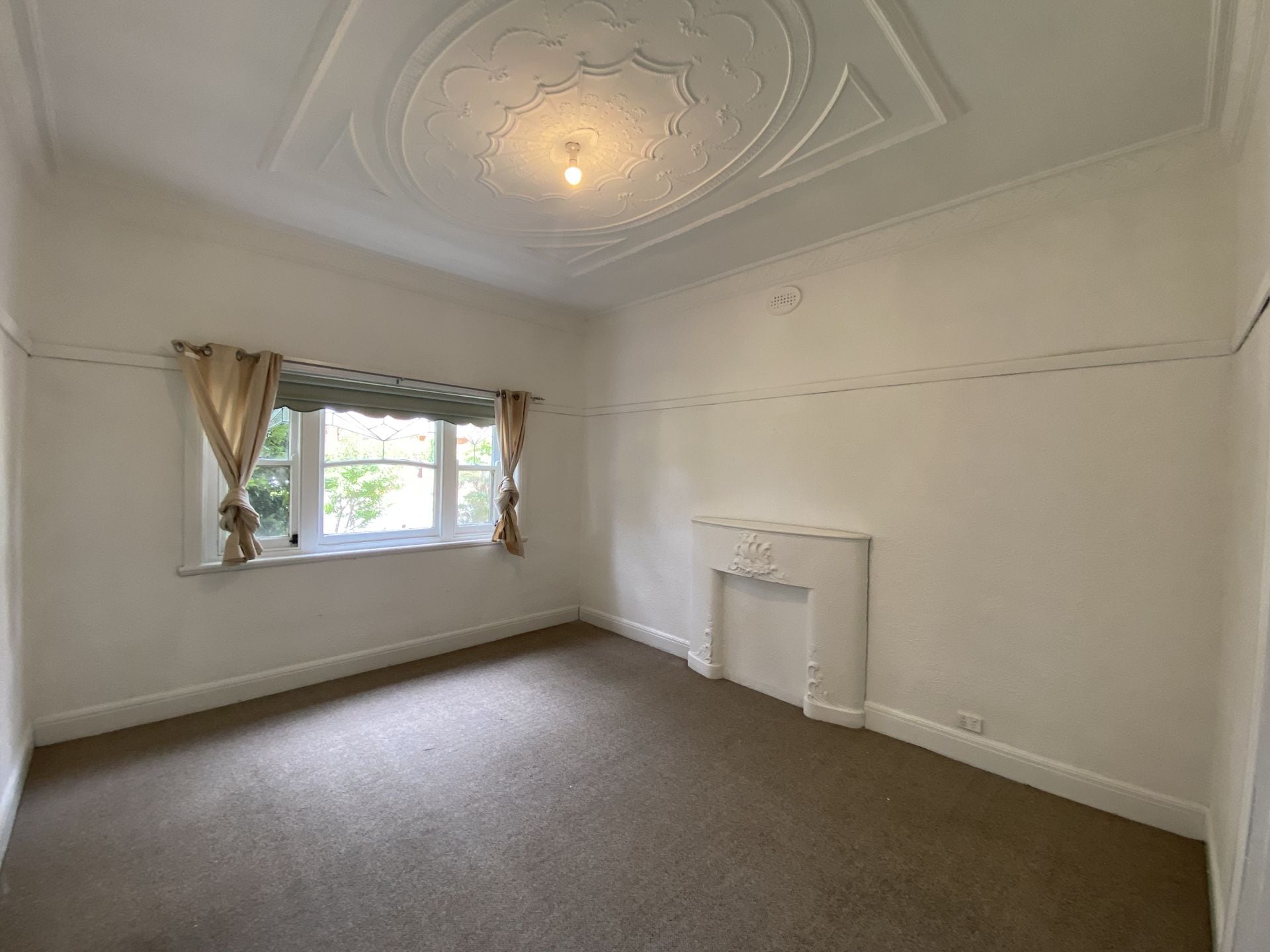 Large Family Home in Quiet Location & Close to Trams!