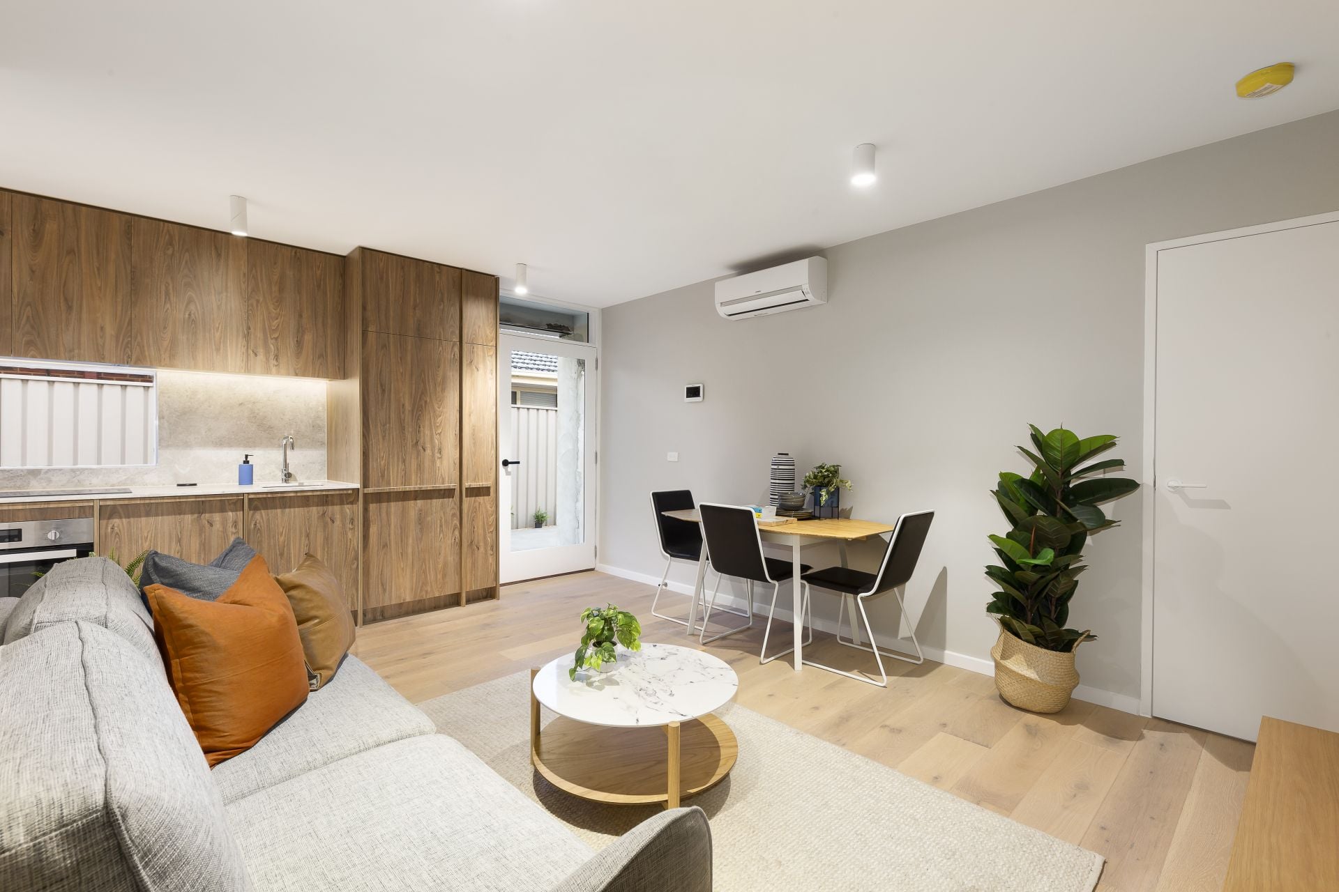 Simply Stunning - Additional Study & Courtyard