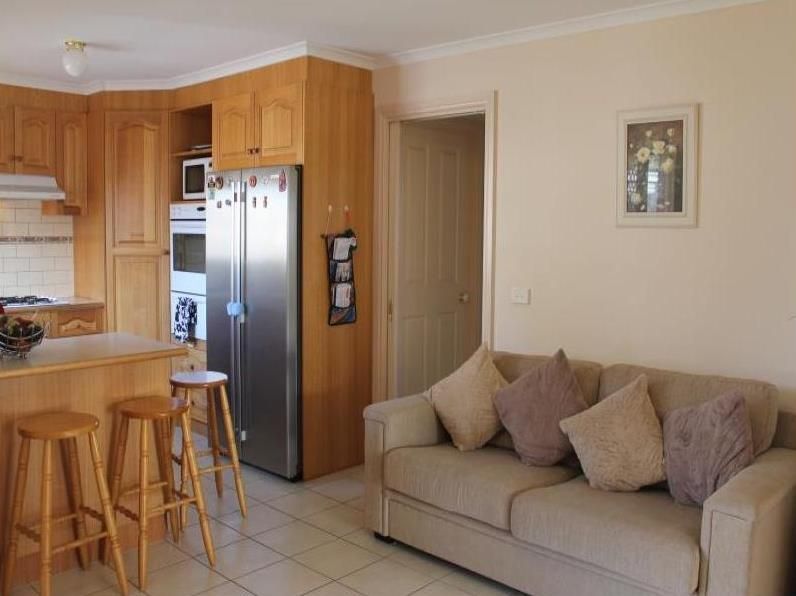 WALKING DISTANCE TO WESTFIELD PLENTY VALLEY