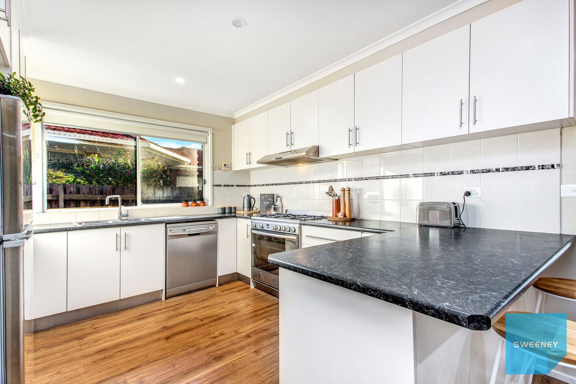 19 Knightsbridge Avenue, Altona Meadows - Thumbnail 5
