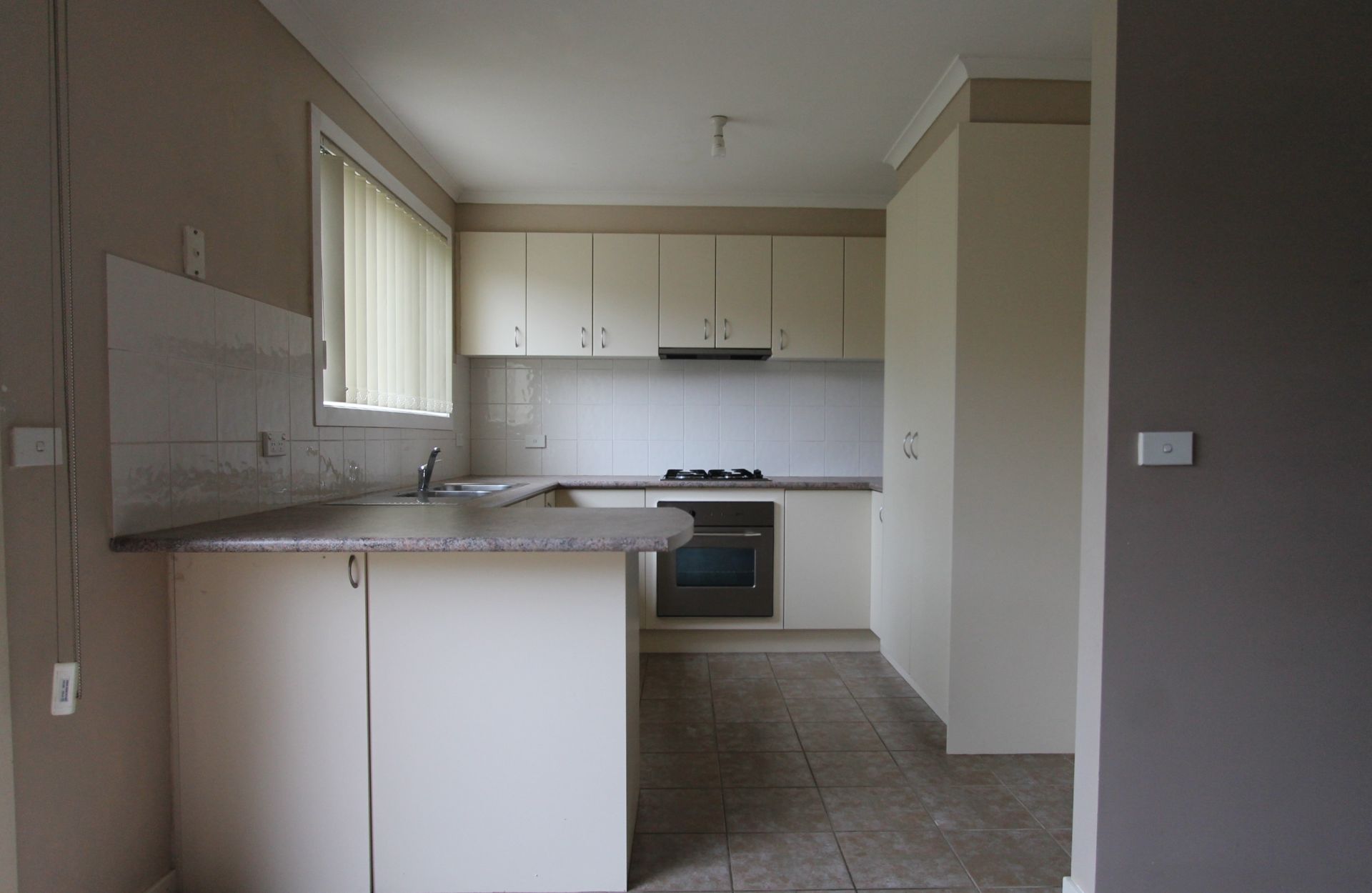 MODERN  TOWNHOUSE AT THE RIGHT PRICE
