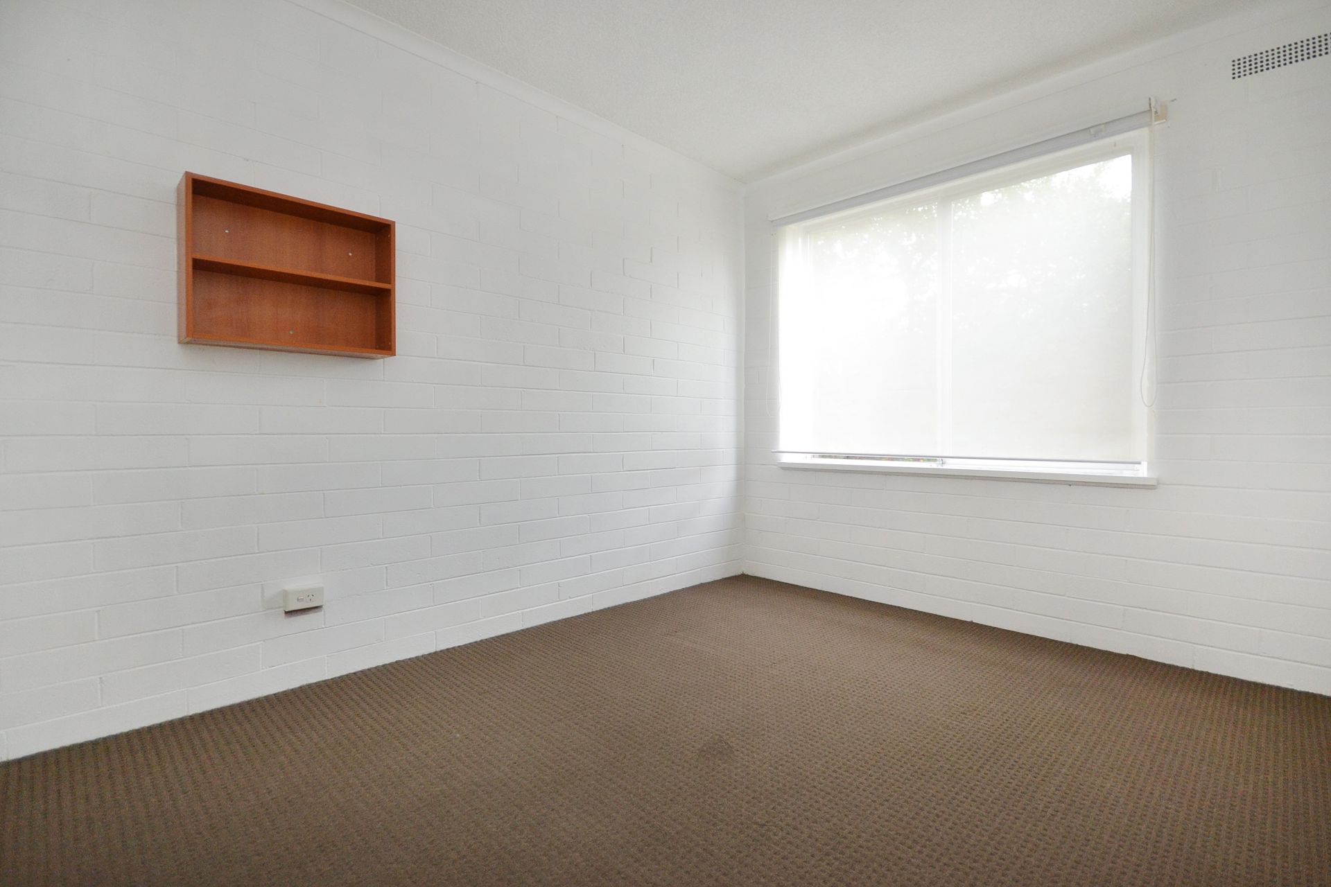 CUTE, COSY AND CONVENIENTLY LOCATED