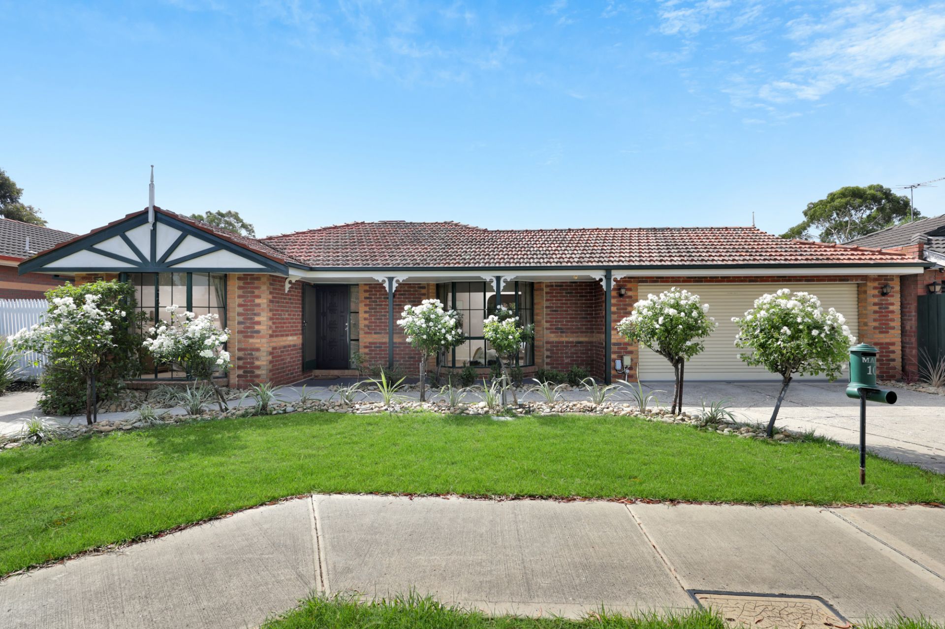 Spacious Family Living Close To Westfield & Station