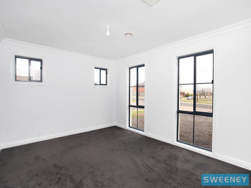 40 Heysen Parkway, Caroline Springs - Thumbnail 8