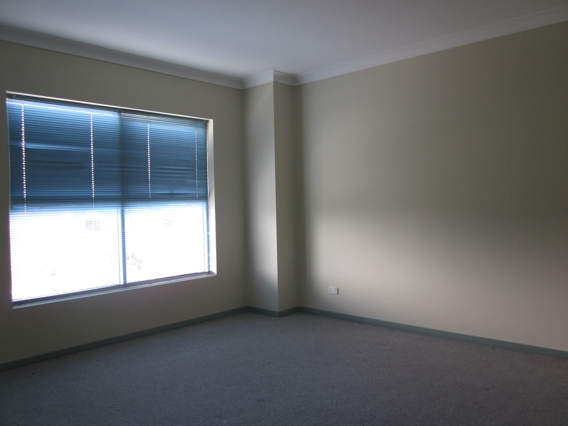 LOW MAINTENANCE LIVING & UTILITY COSTS ALL INCLUDED!   *Insp Wed 29th Jun @ 4:50pm*
