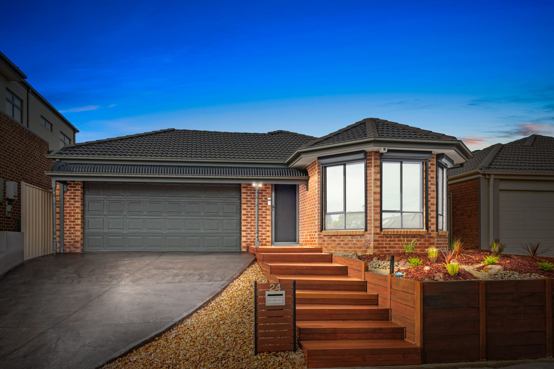 24 Hascombe Drive, Caroline Springs - Thumbnail 2