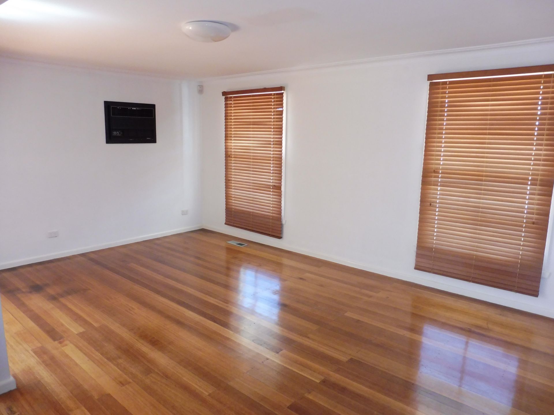 LOVELY FAMILY HOME. *** GARDENER INCLUDED***
