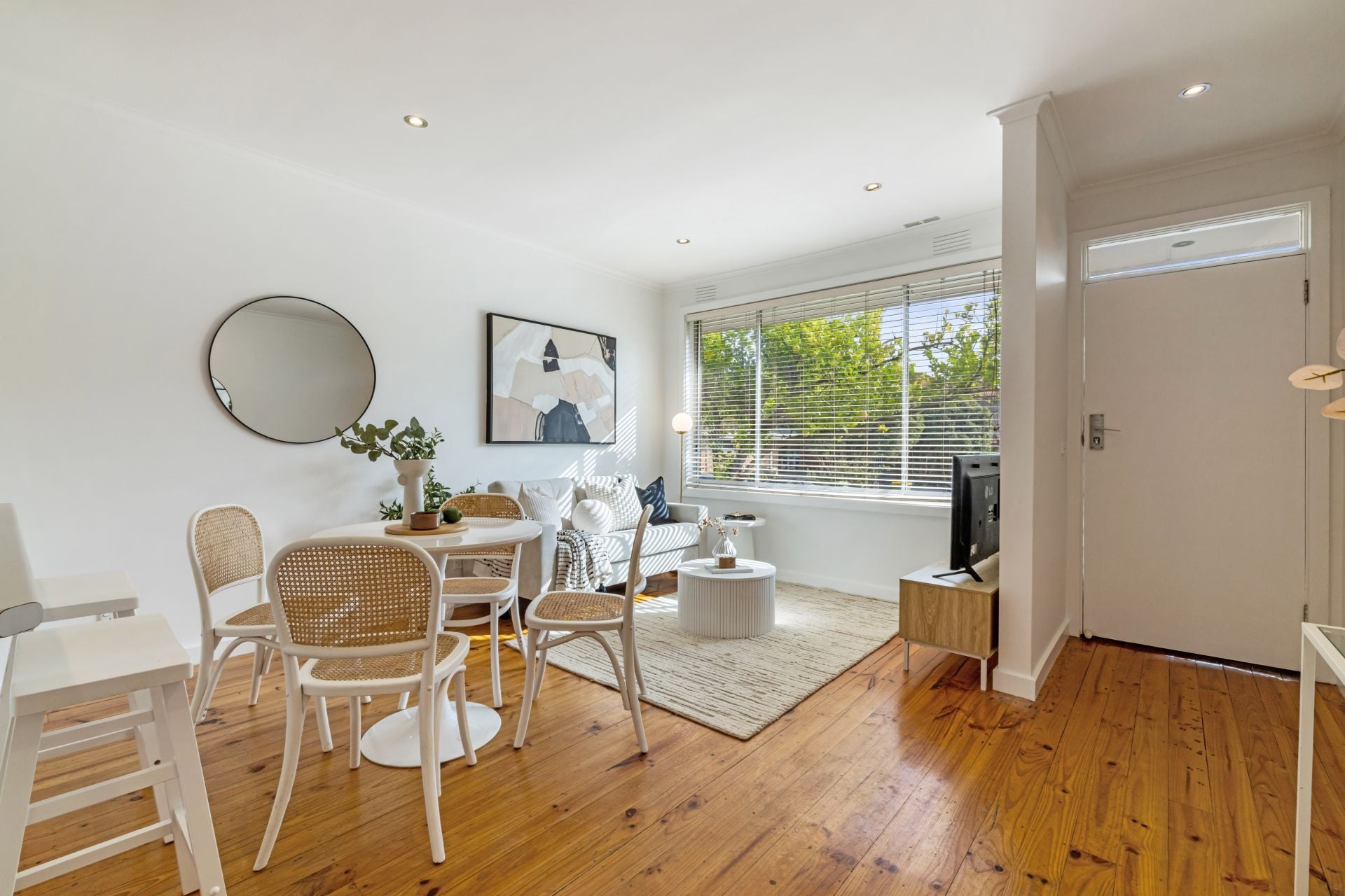 A Stylish Abode In A Central Location