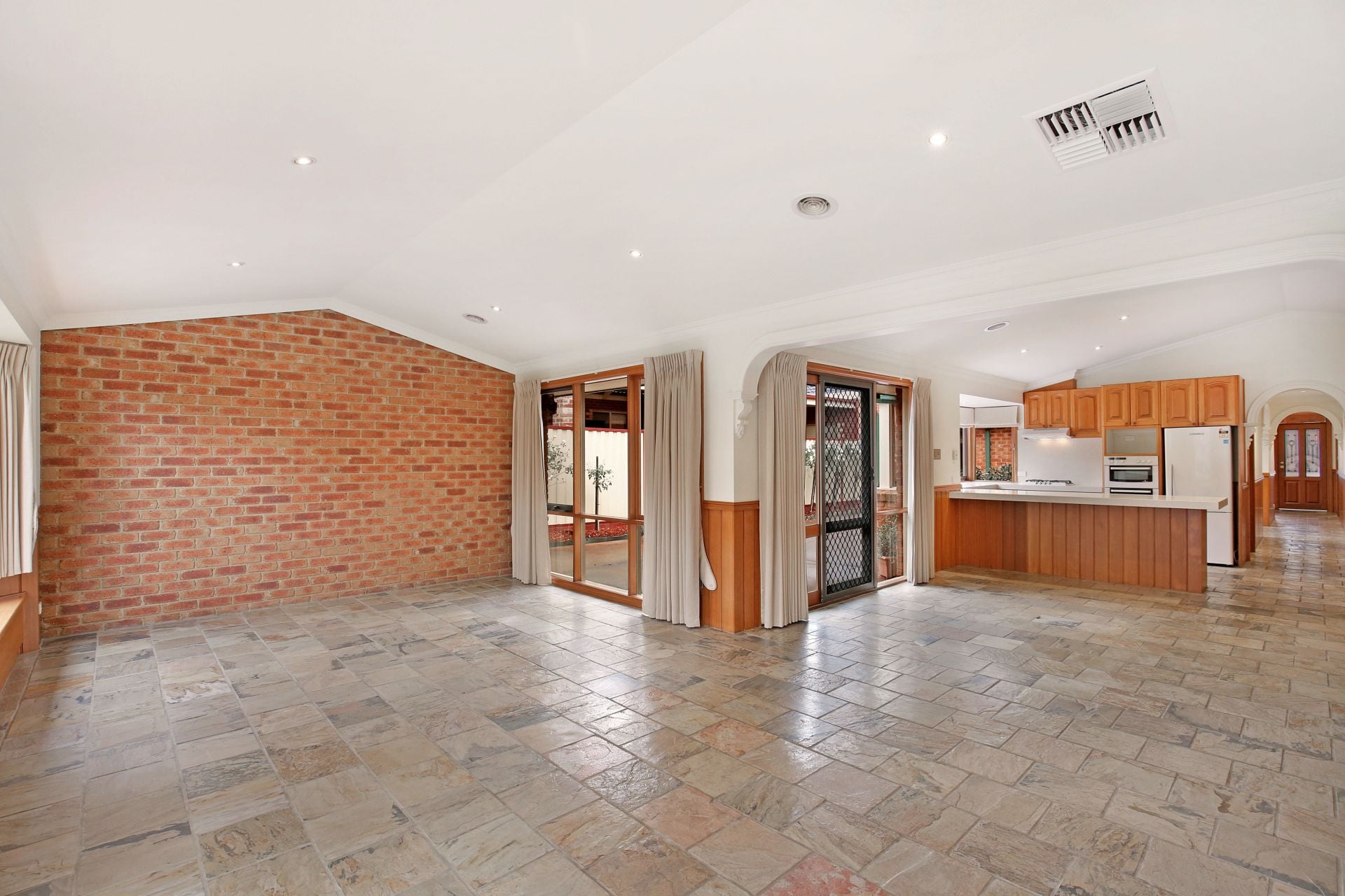 Lovely & Spacious Family Home
