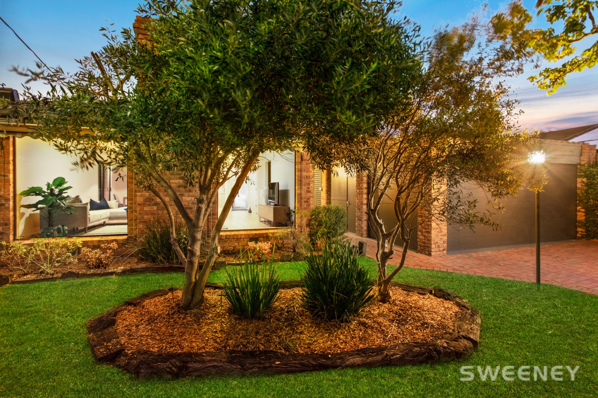 9 Investigator Grove, Altona Meadows - Thumbnail 2