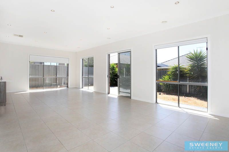 51 Kororoit Approach, Caroline Springs - Thumbnail 5
