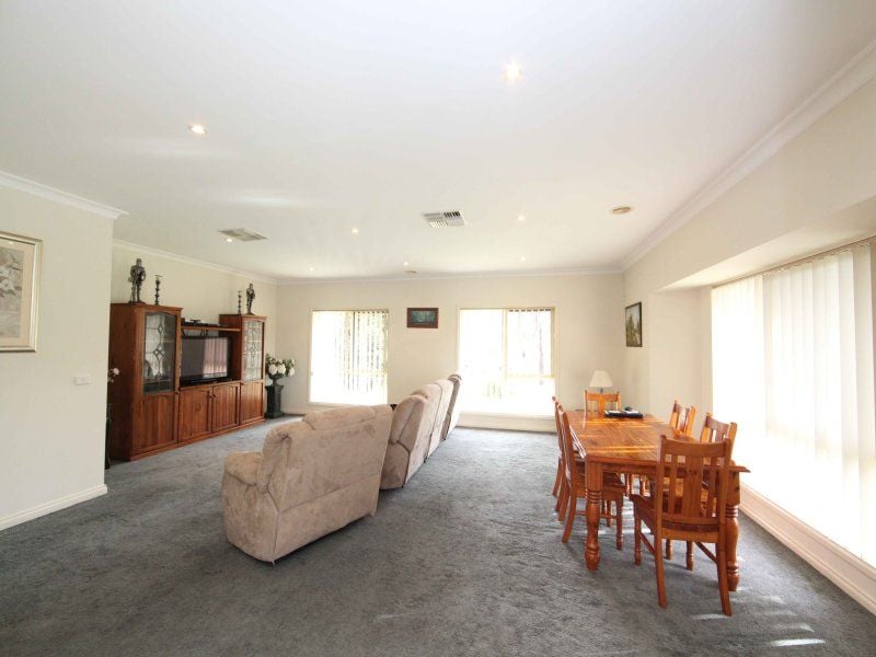 37 Capri Close SOUTH MORANG, South Morang - Thumbnail 5