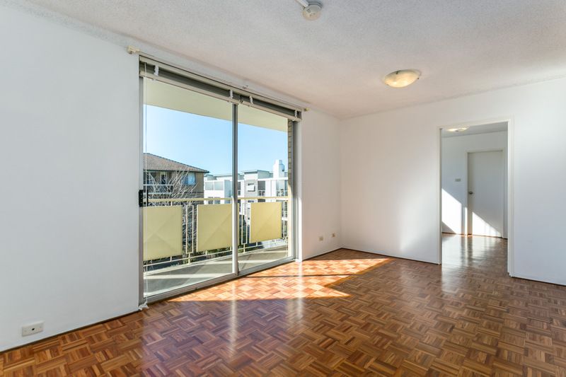 Perfectly Positioned Sun-drenched Apartment