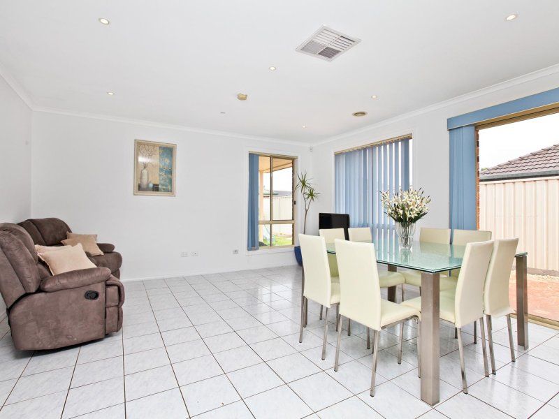 32 Macklin Way, Caroline Springs - Thumbnail 6