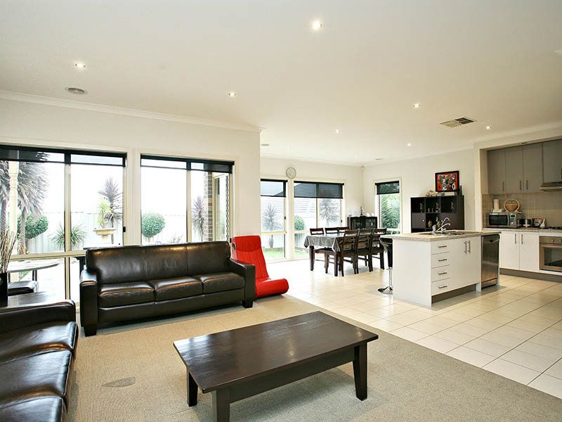 34 Bushy Park Avenue, Caroline Springs - Thumbnail 4