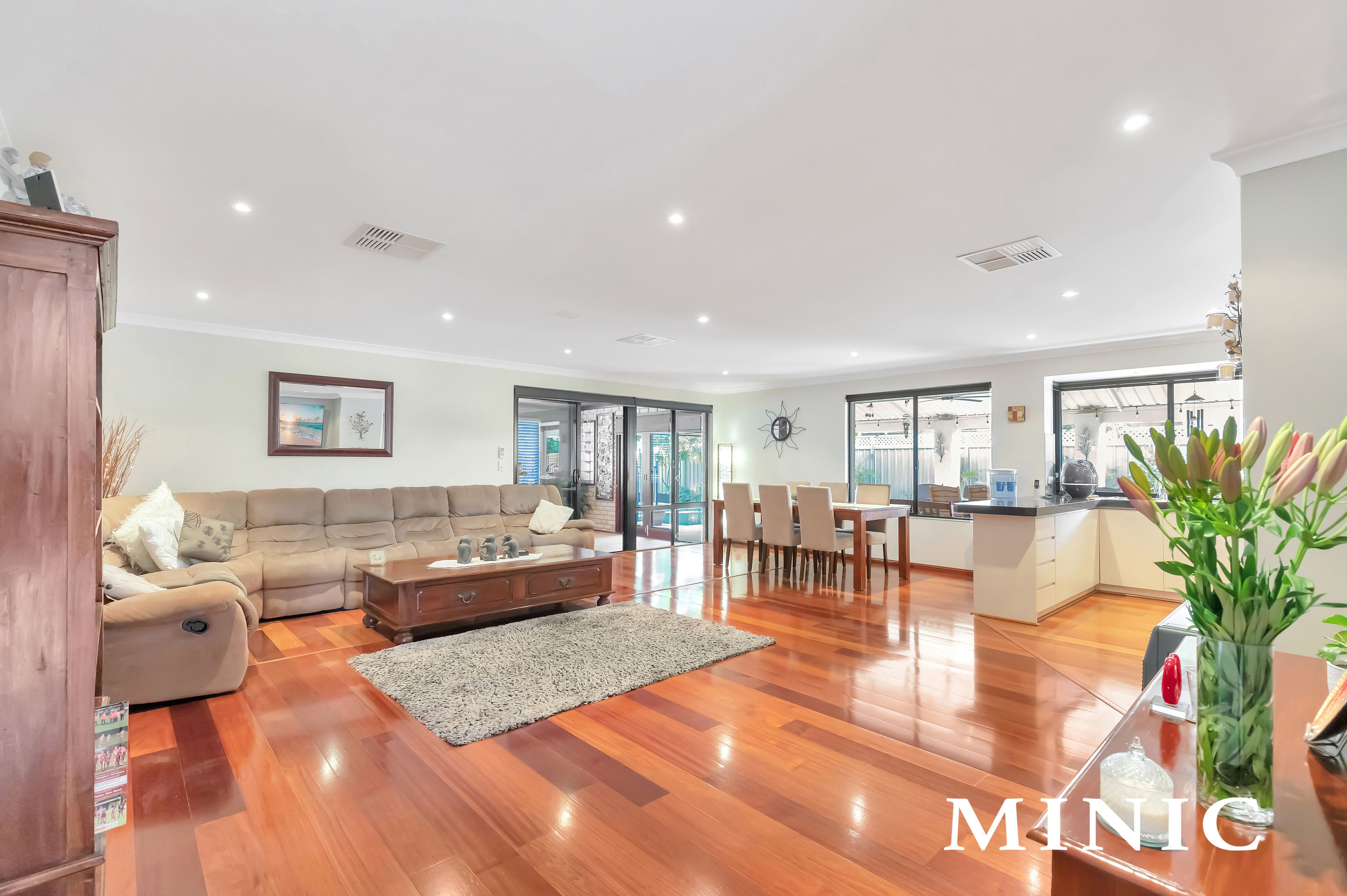 34 Charm Way, Atwell