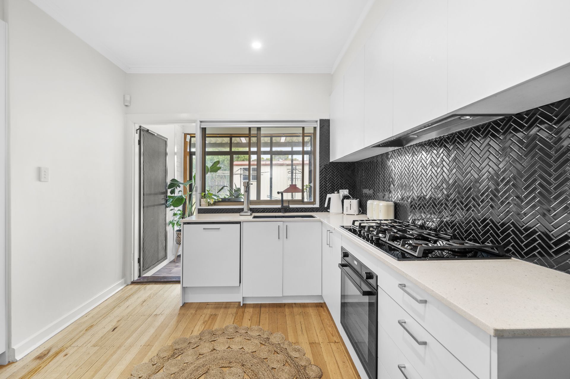 BEAUTIFUL FAMILY HOME - GREAT LOCATION
