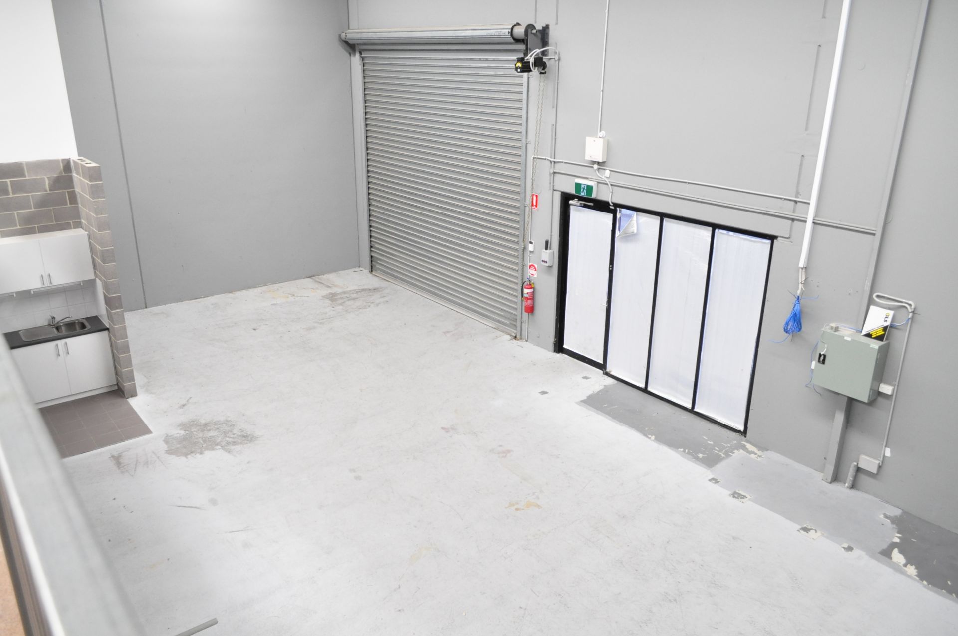 AS NEW 269.50 SQM OFFICE/WAREHOUSE WITH CREEK FRONTAGE M & M BUSINESS PARK