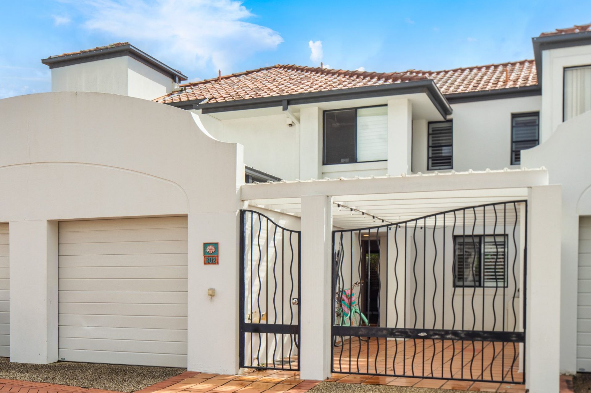 302/2214 Gold Coast Highway, Mermaid Beach - Thumbnail 4