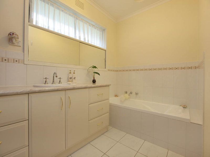 8 Robin Street, Altona - Thumbnail 8