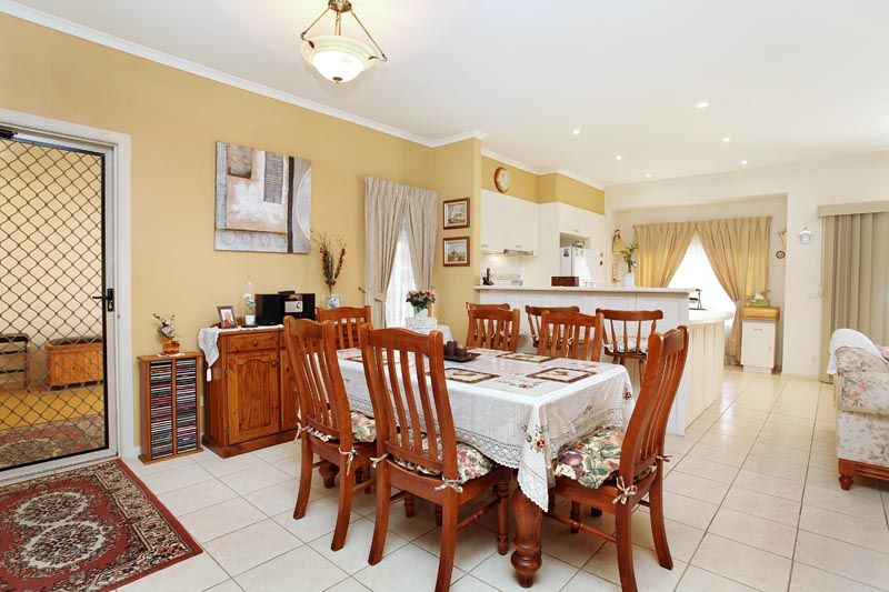 11 Como Glen, Caroline Springs - Thumbnail 4