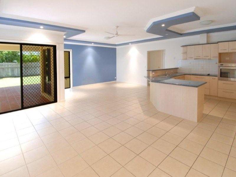 25 Whitsunday Street KAWANA ISLAND QLD, Kawana Island - Thumbnail 2
