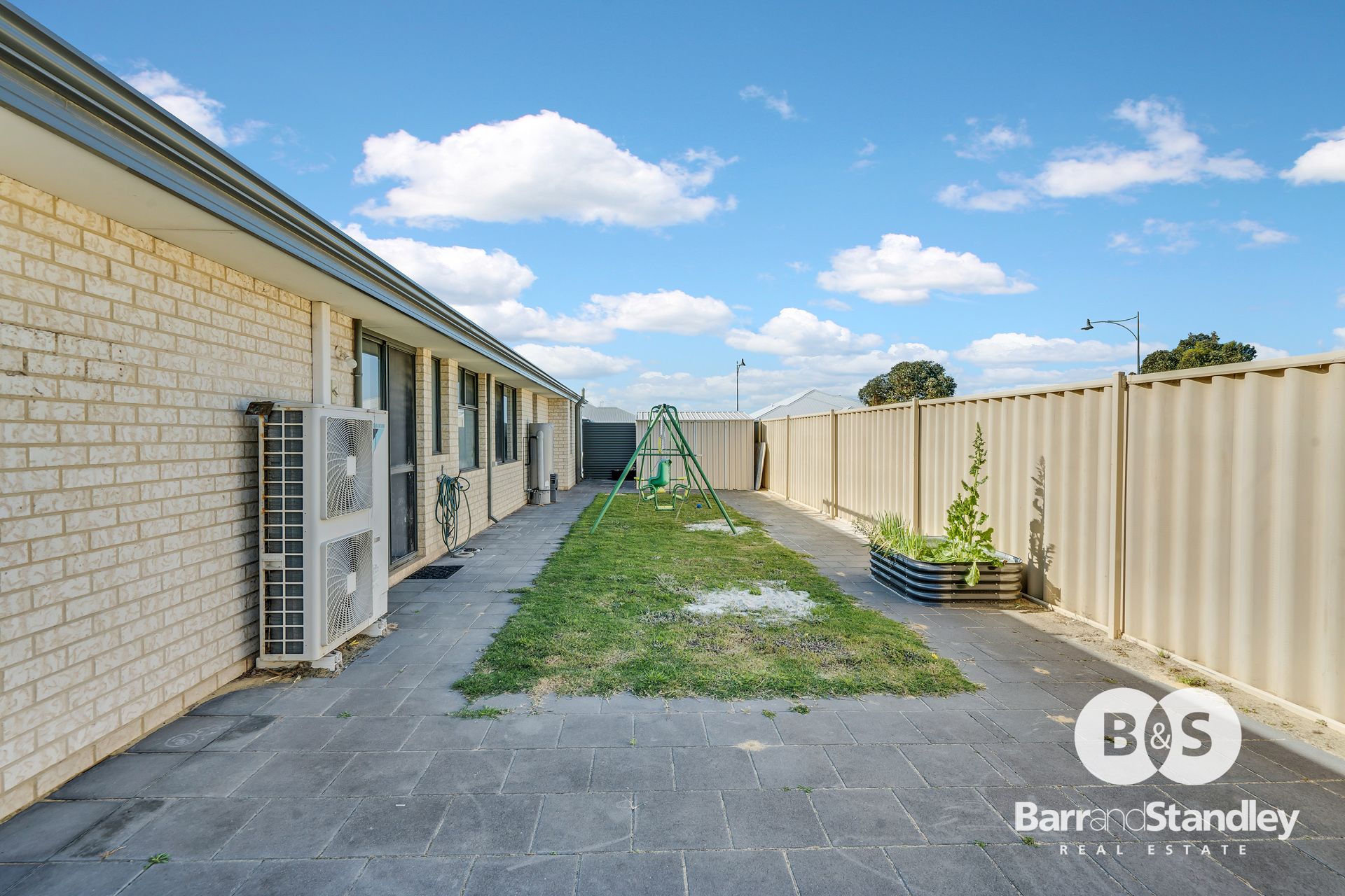 73 Chestnut Boulevard Millbridge , WA