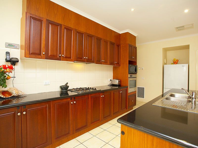17 Victoria Way, Caroline Springs - Thumbnail 3