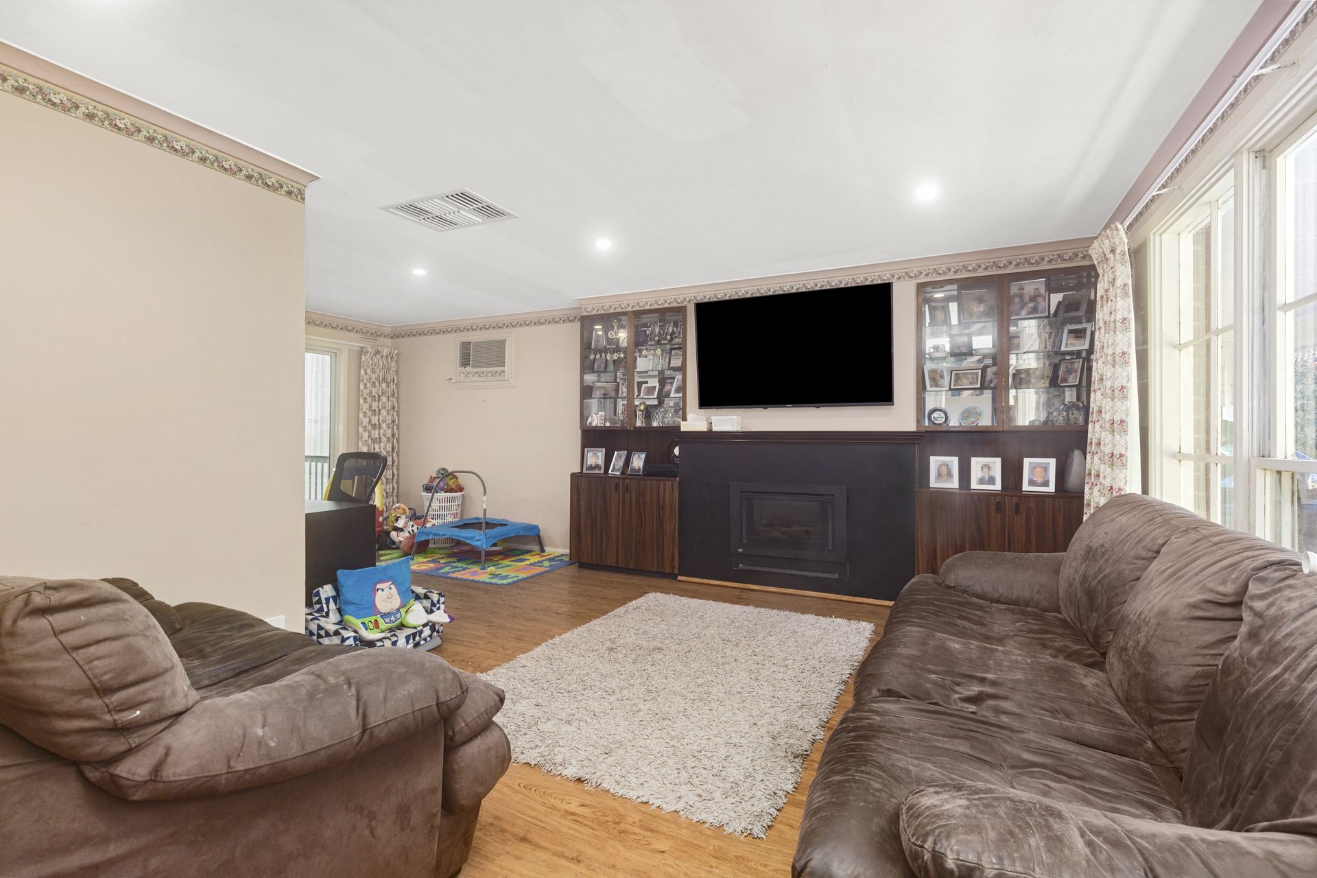 POSITION WITH POTENTIAL 
CORNER BLOCK APPROX 2041m2 APPROX