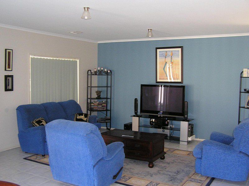 21 Old Hall Drive, Caroline Springs - Thumbnail 3