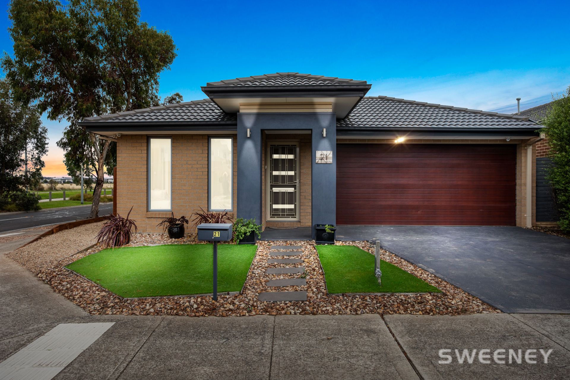 21 Martaban Crescent, Point Cook - Thumbnail 2