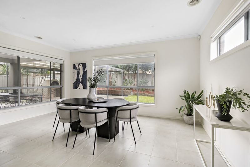 4 Carisbrook Street, Caroline Springs - Thumbnail 8