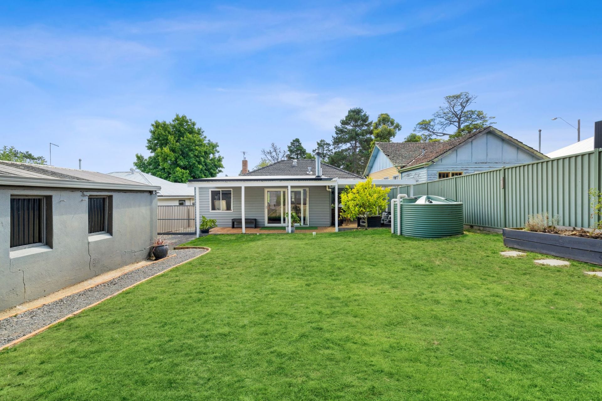 907 Barkly Street, Mount Pleasant, Mount Pleasant - Thumbnail 2