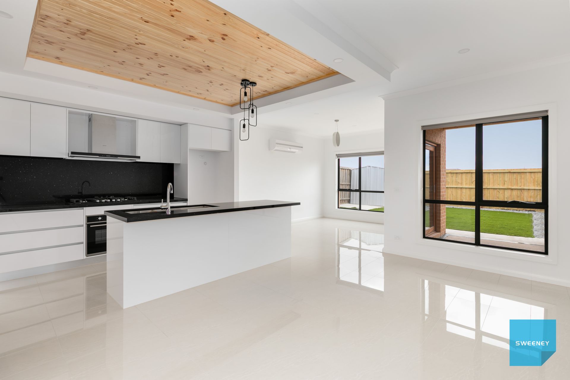 1/11 Lockwood Court, Fraser Rise - Thumbnail 3
