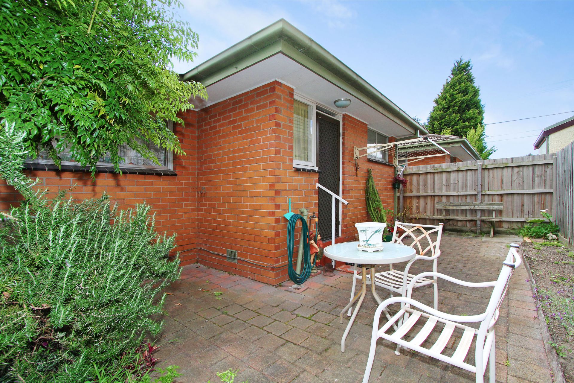 COMFORTABLE LIVING IN A SUPERB LOCATION