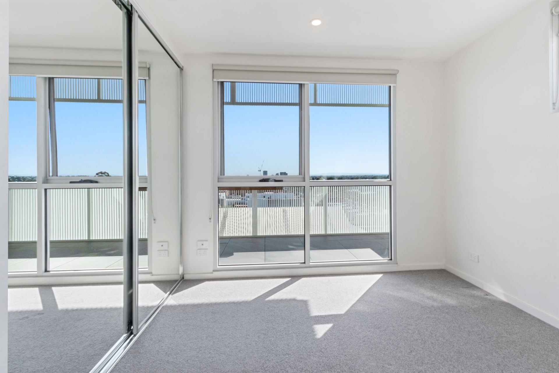 Bright and Spacious 2-Bedroom Apartment in Prime Location