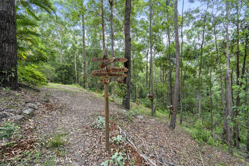 14 Forest Oak Court, Tanawha