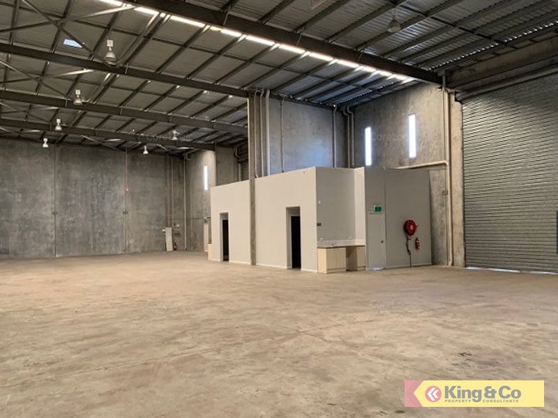 OFFICE / WORKSHOP / WAREHOUSE WITH FUNCTIONAL HARDSTAND