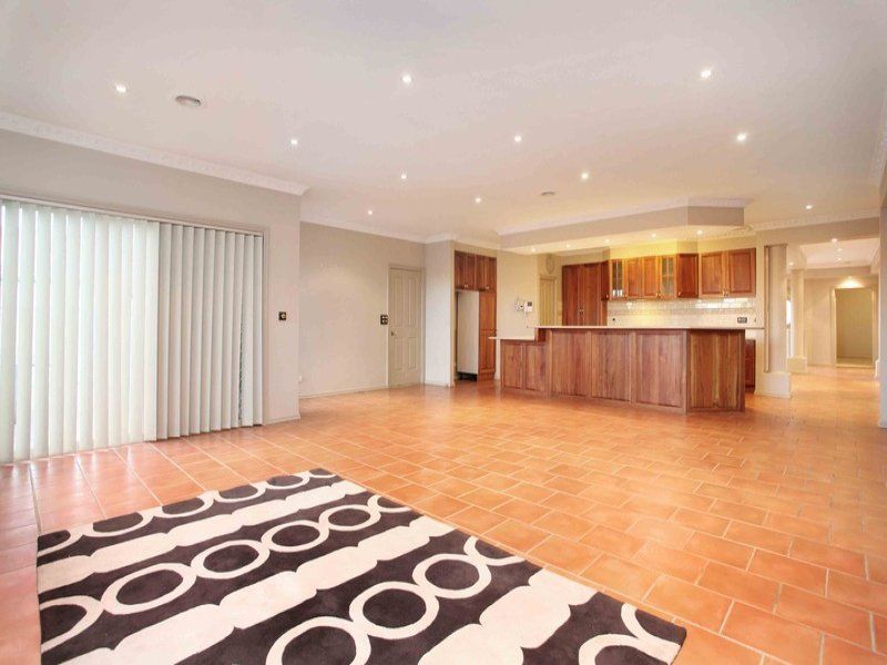 21 Castlemaine Way, Caroline Springs - Thumbnail 4