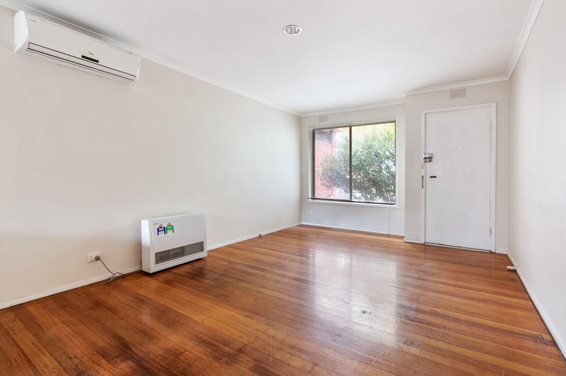 LIGHT, BRIGHT & SPACIOUS
