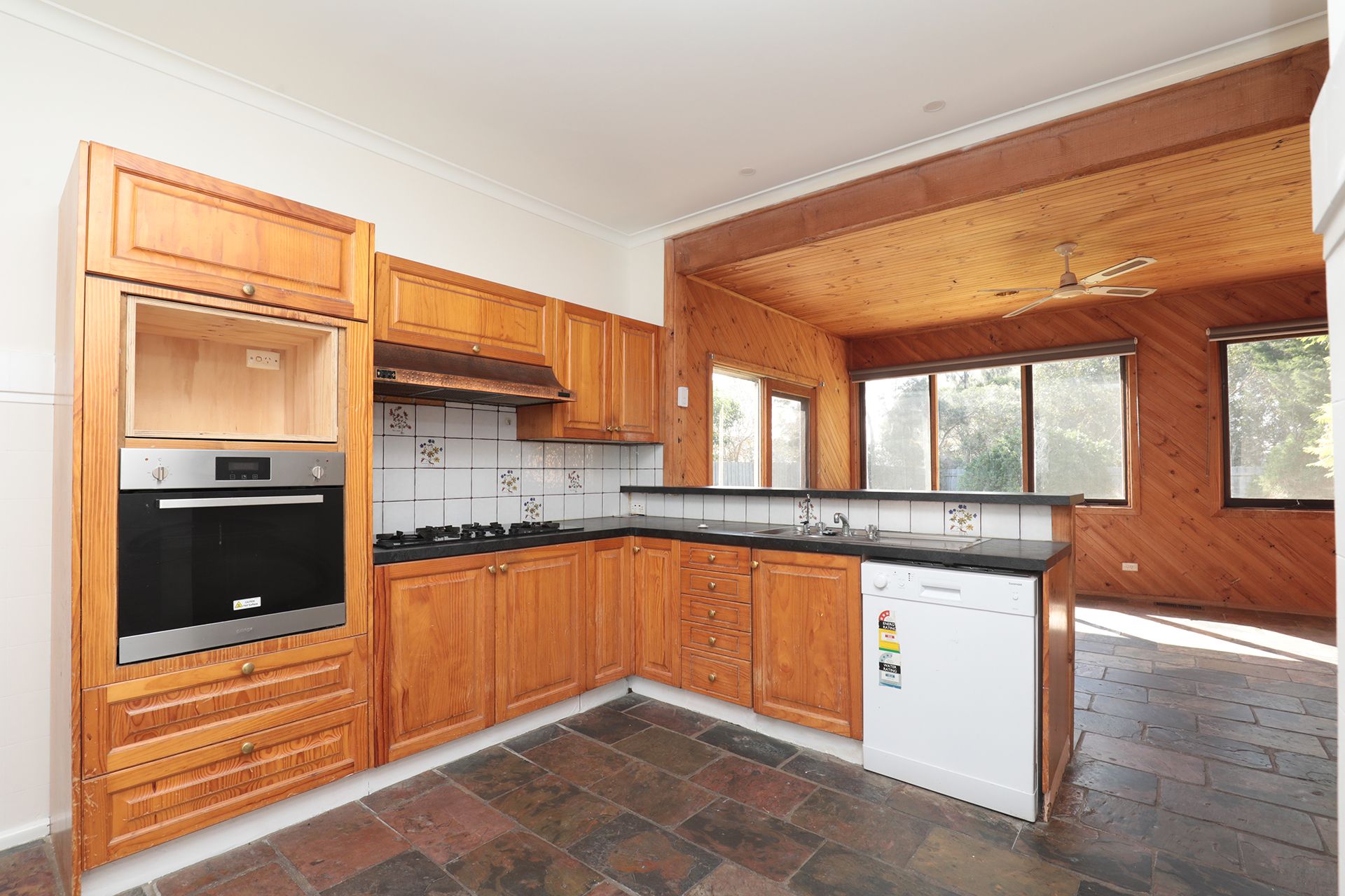 9 Genoa Avenue, Bonbeach - Thumbnail 5