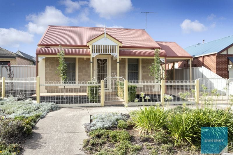 15 Caddick Gardens, Caroline Springs - Thumbnail 2